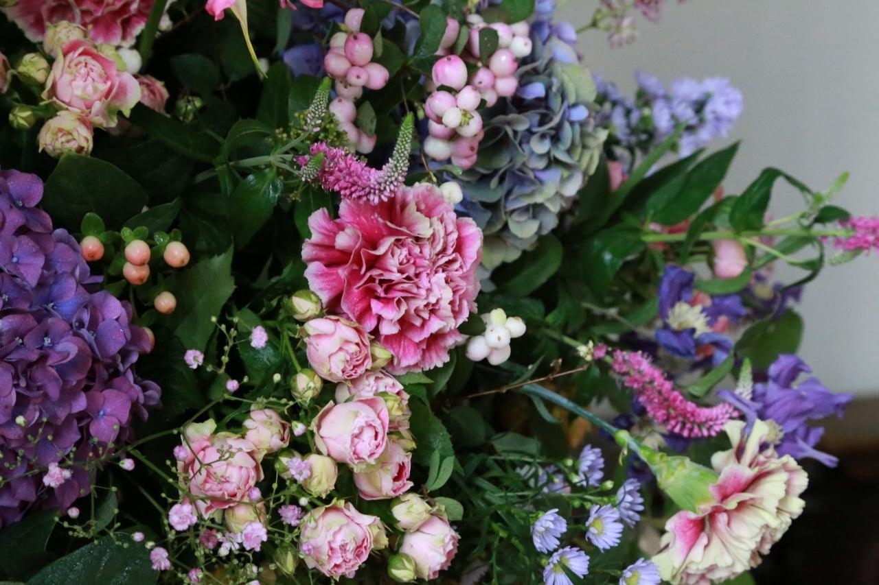 Wedding flowers: Decorating the church