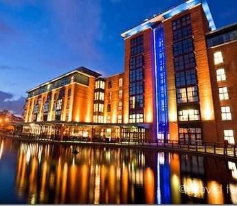 WEEKEND ASSIGNMENT: How to Photograph Buildings