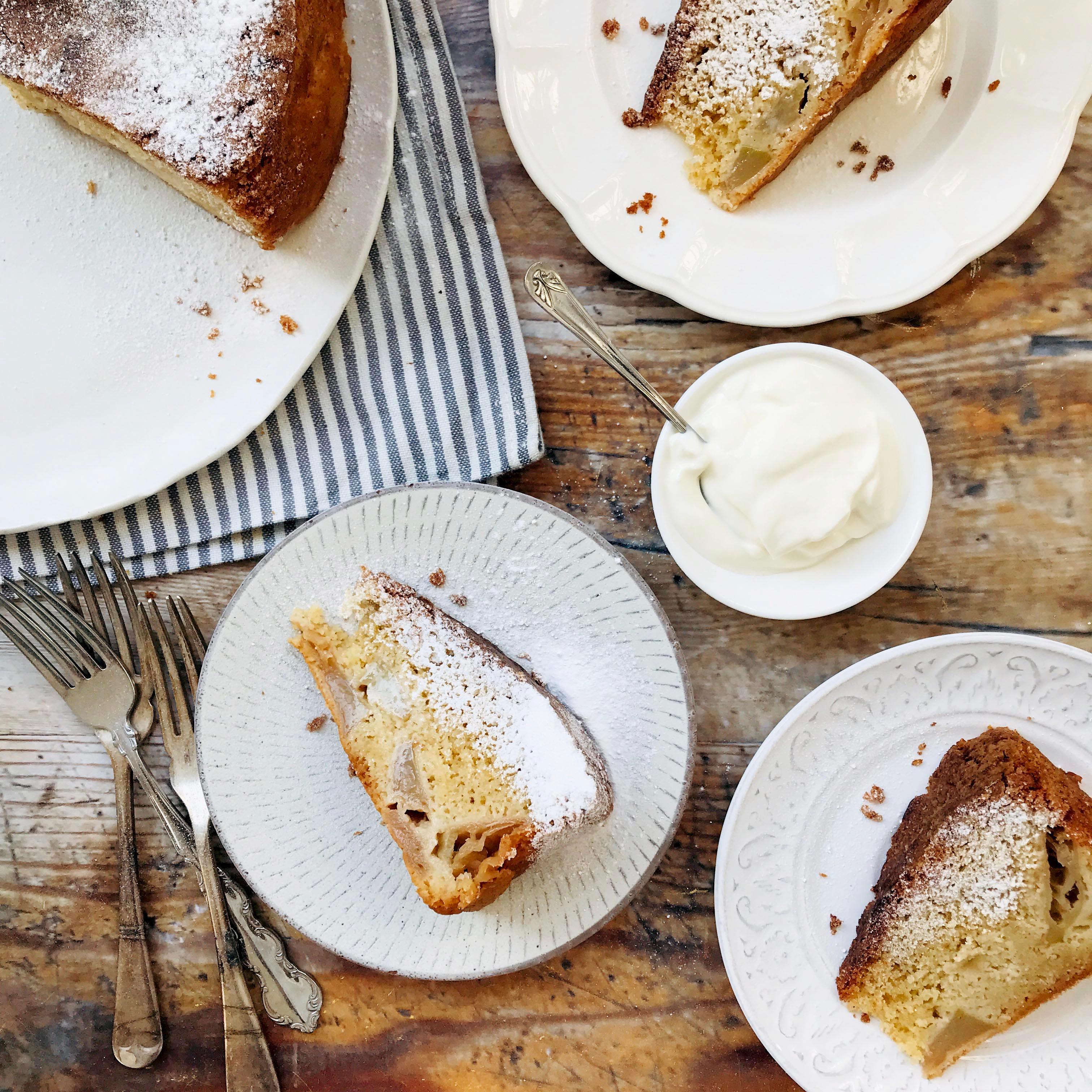Vanilla apple cake for a rainy day