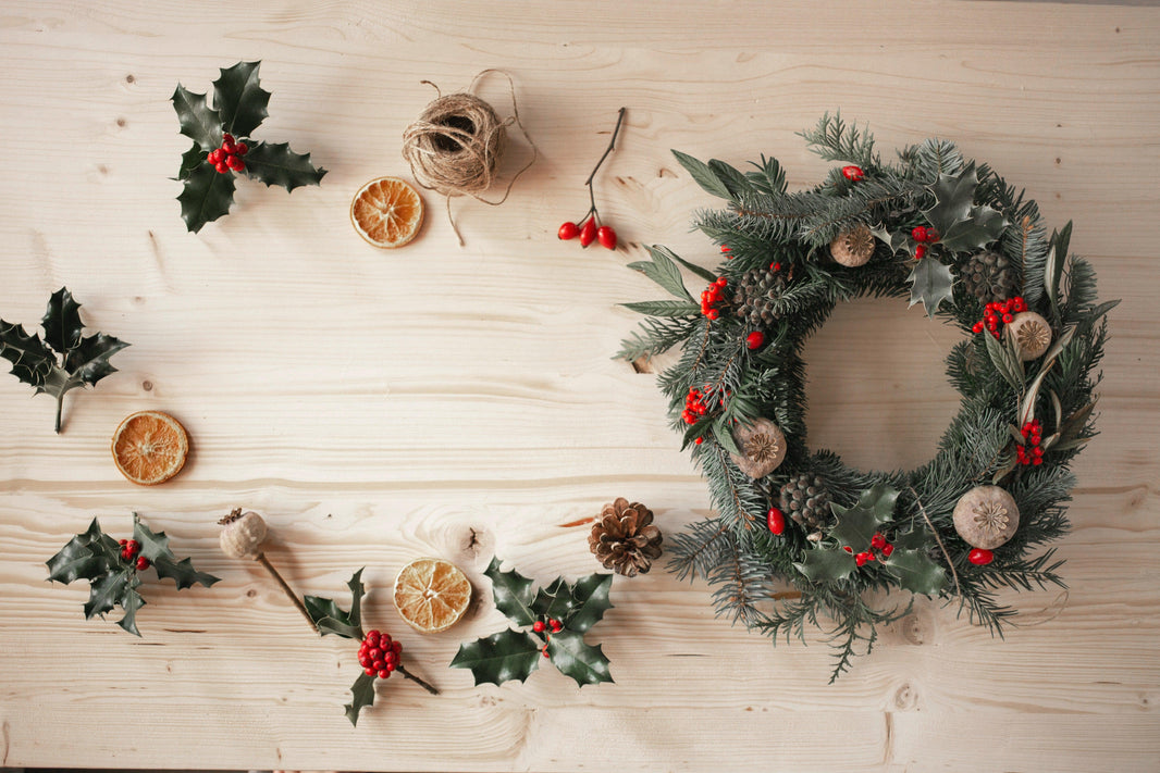 How to make a Christmas wreath at home